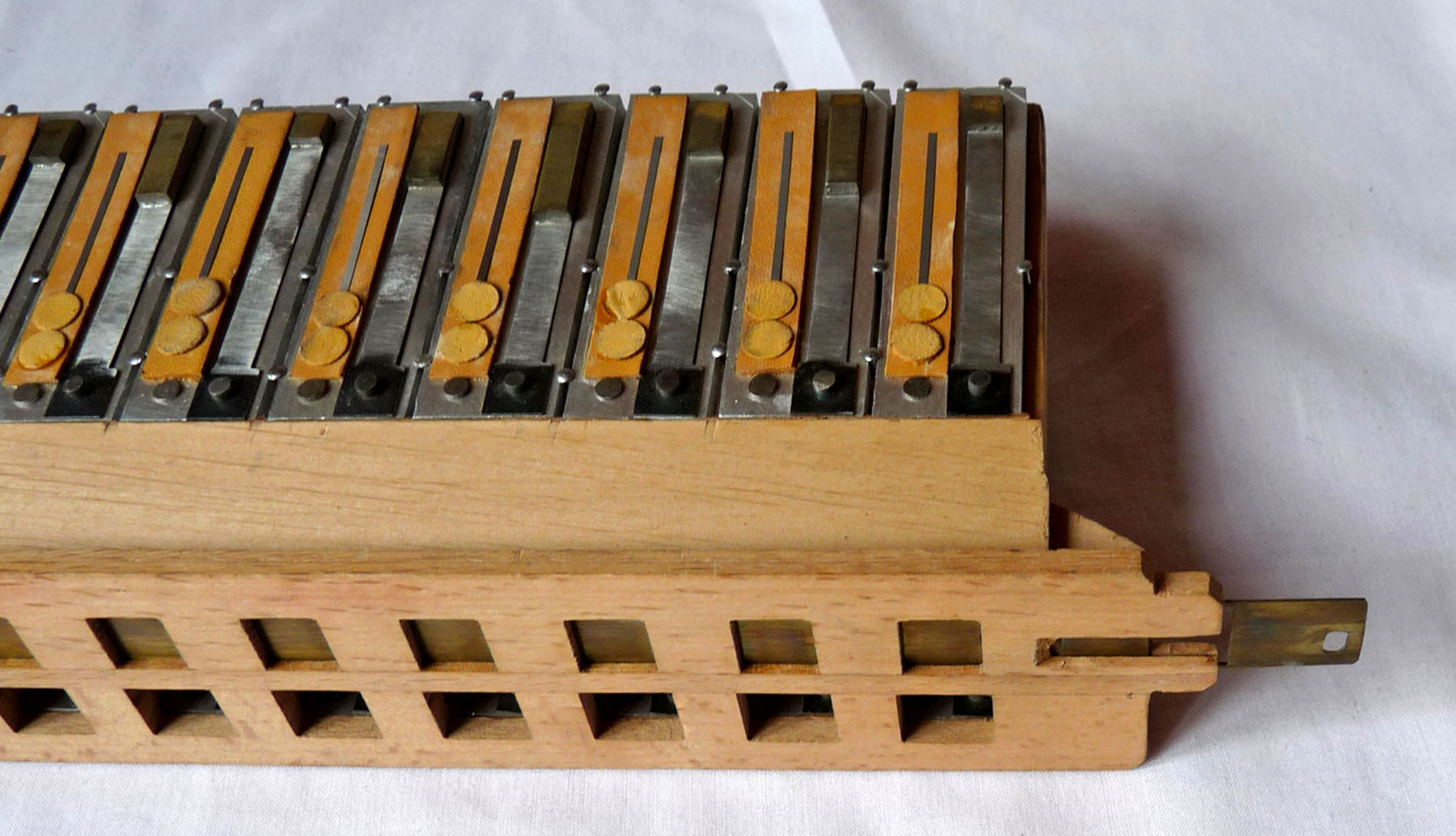 Outil pour régler redresser les mécaniques main droite d'un accordéon 7 mm 